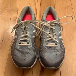 ASICS Gel Cumulus 21 running shoes. Size 9